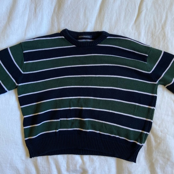 Brandy Melville Jessica Sweater - Picture 3 of 5
